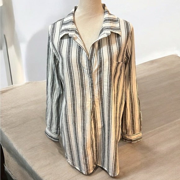 Sanctuary White and gray Linen Notched Collar Button Down Top - Picture 1 of 5